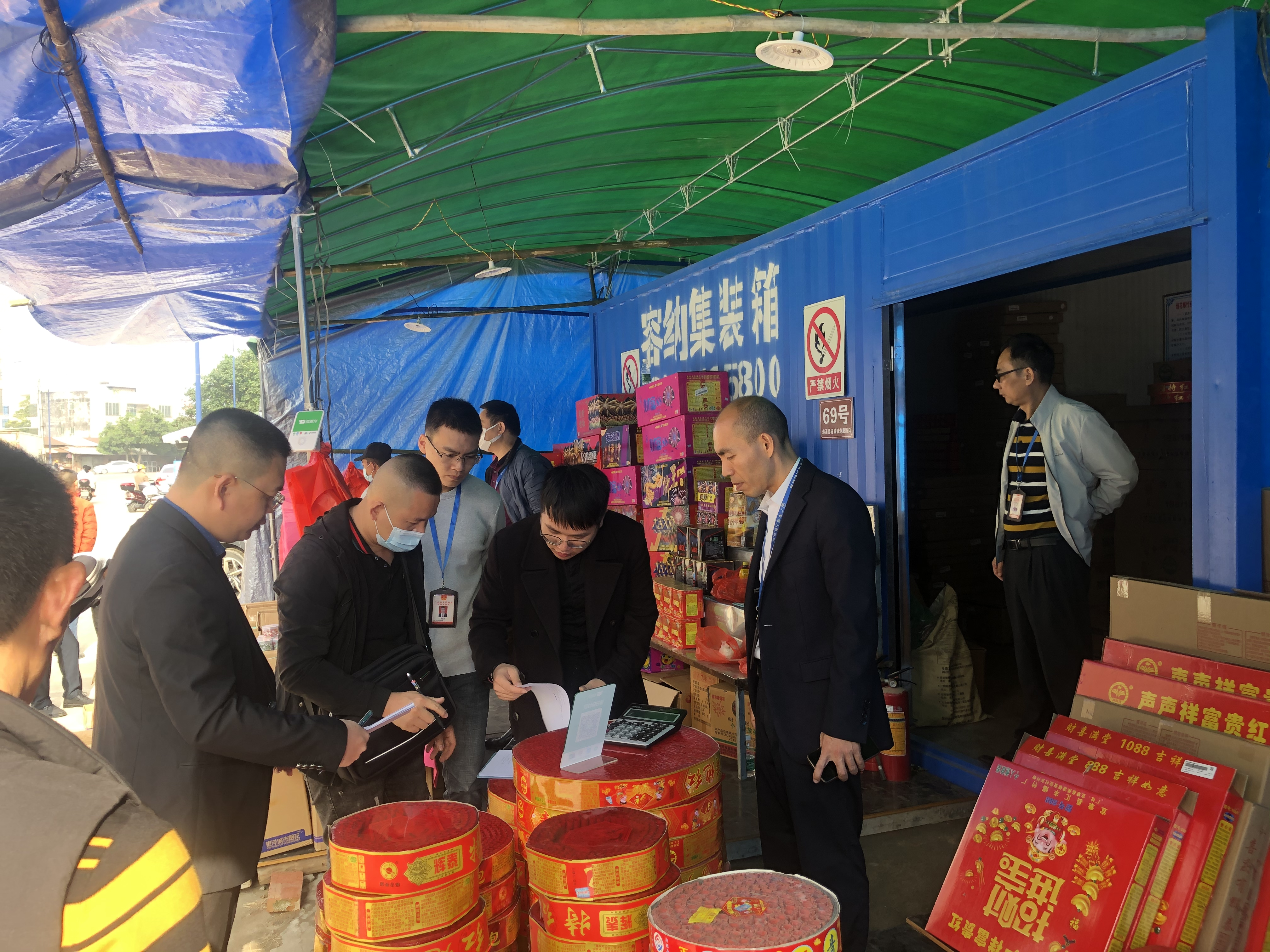 遂溪縣應(yīng)急管理局開展春節(jié)期間煙花爆竹1.png