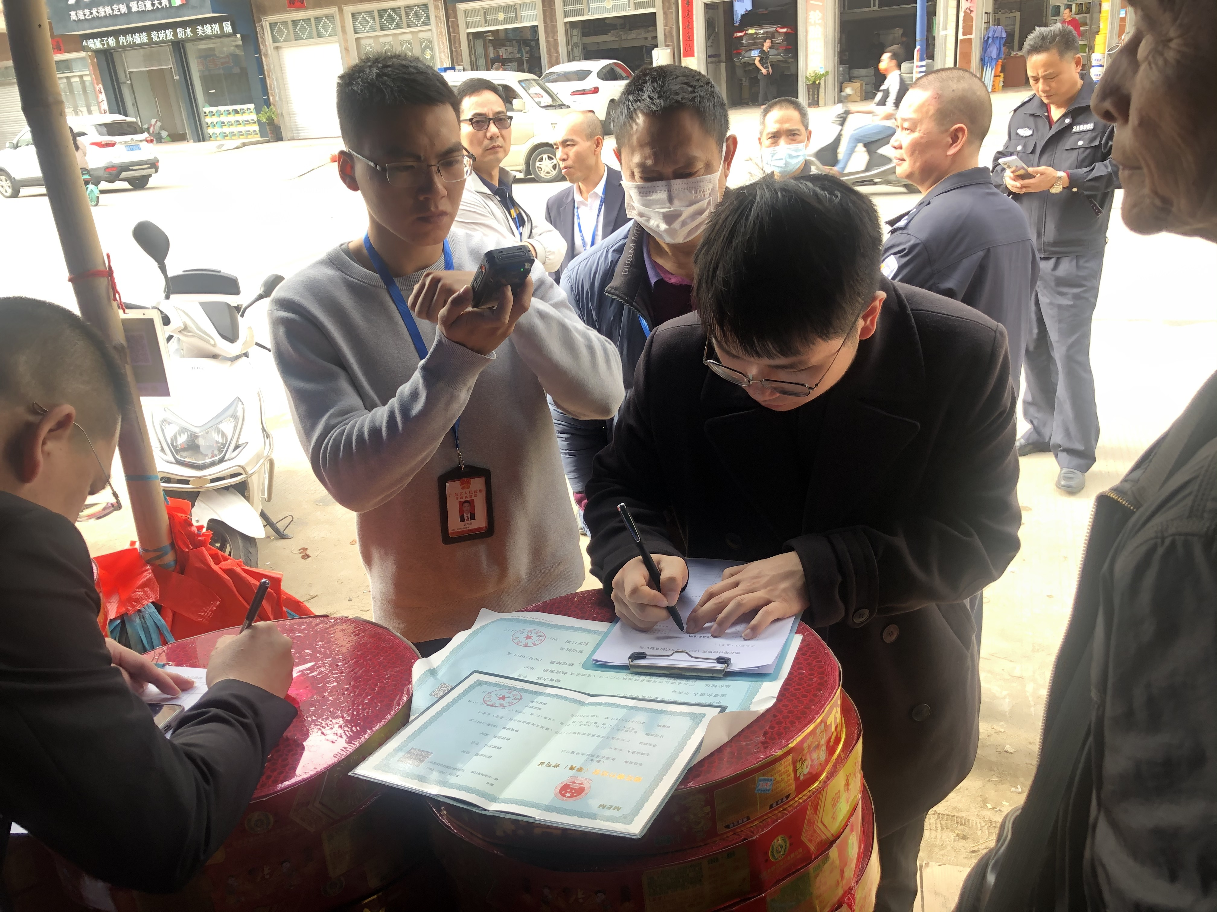 遂溪縣應(yīng)急管理局開展春節(jié)期間煙花爆竹2.png