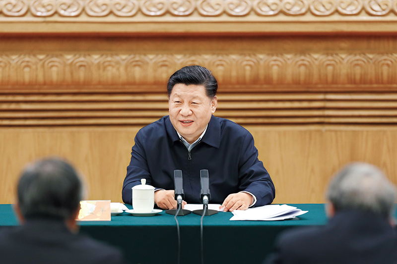2019年3月18日，中共中央總書記、國(guó)家主席、中央軍委主席習(xí)近平在北京主持召開學(xué)校思想政治理論課教師座談會(huì)并發(fā)表重要講話。 新華社發(fā) 盛佳鵬/攝