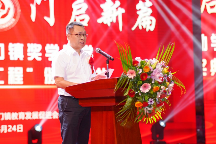 縣委常委、副縣長(zhǎng)朱銳發(fā)表講話.JPG