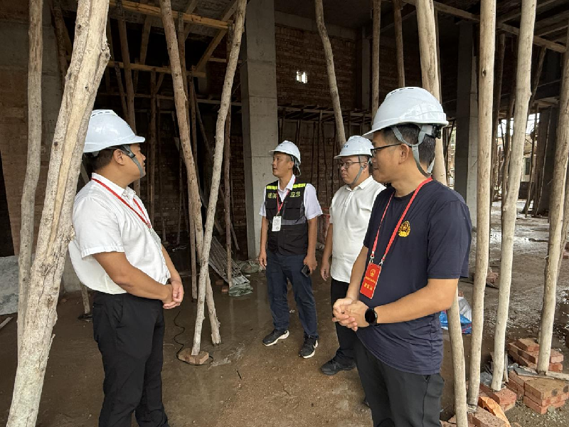 檢查建筑工地施工情況.png